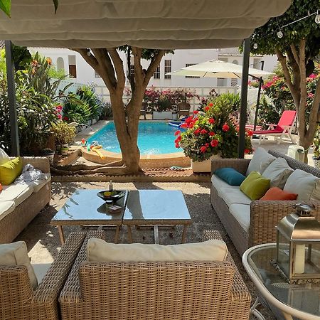Large Villa Private Pool And Garden Near Beach Roquetas de Mar Exterior photo
