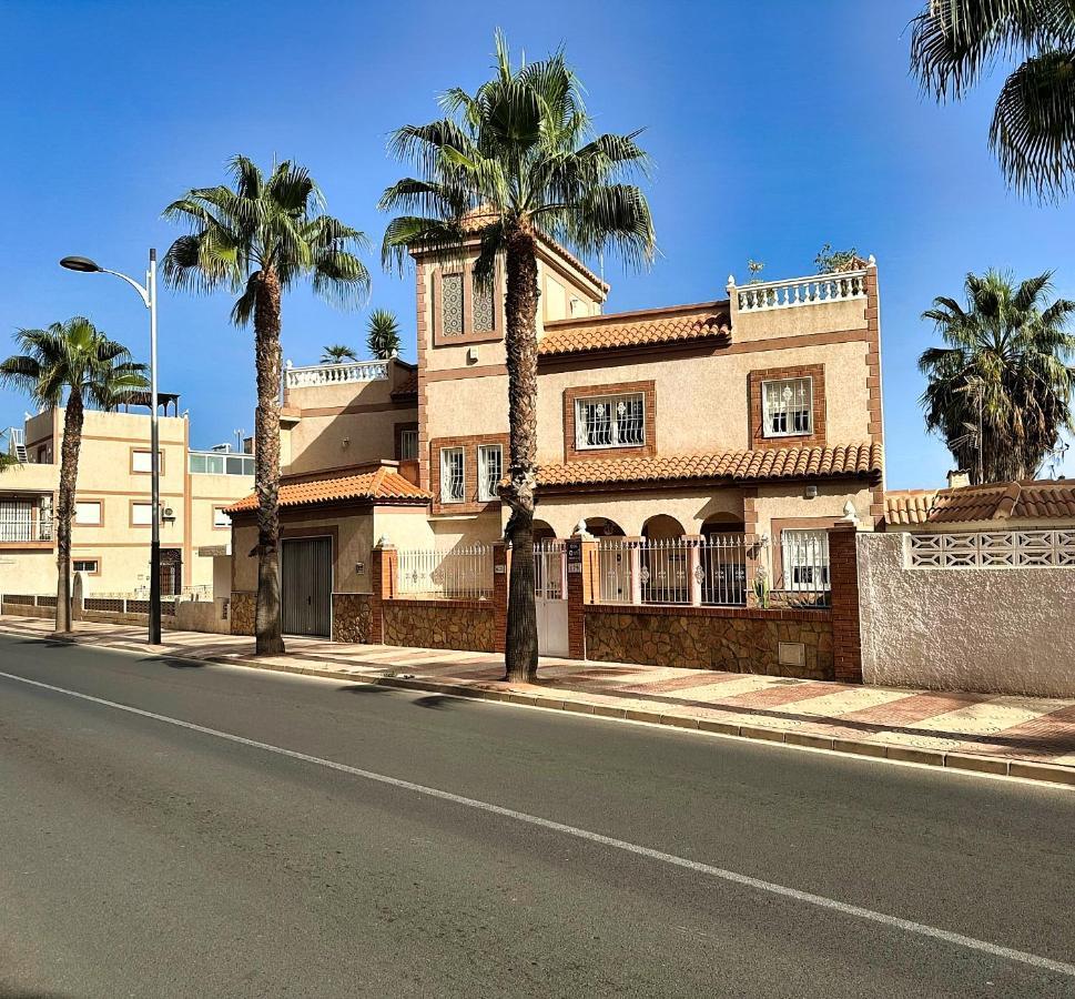 Large Villa Private Pool And Garden Near Beach Roquetas de Mar Exterior photo