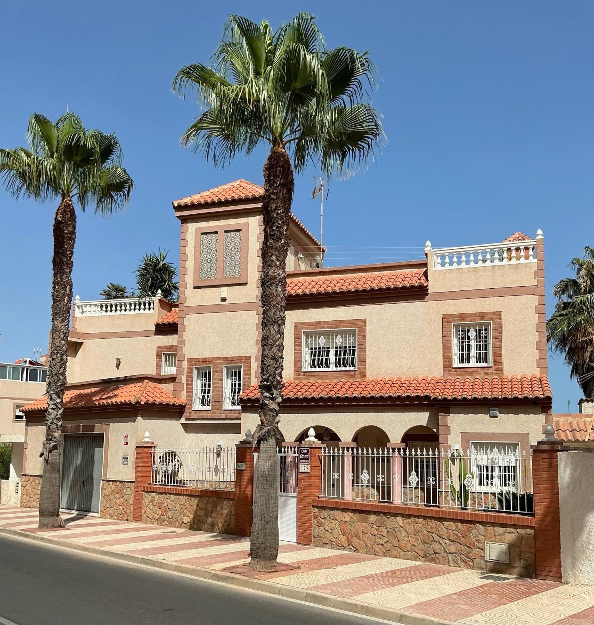 Large Villa Private Pool And Garden Near Beach Roquetas de Mar Exterior photo