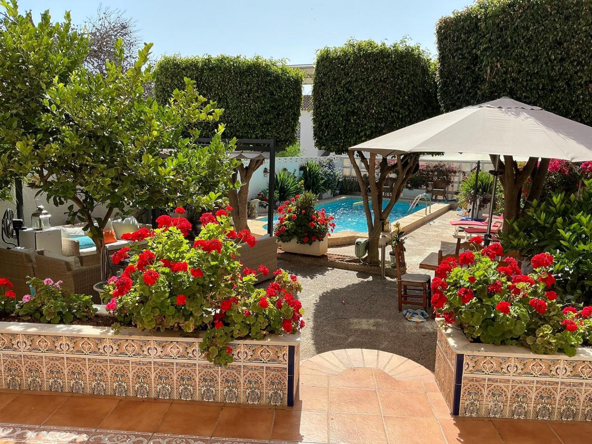 Large Villa Private Pool And Garden Near Beach Roquetas de Mar Exterior photo